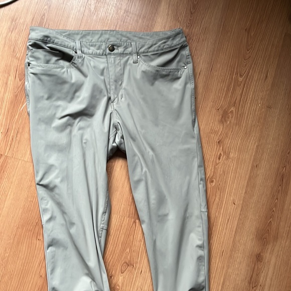 Lulu lemon beige men’s pant 32 stretch - Picture 3 of 4